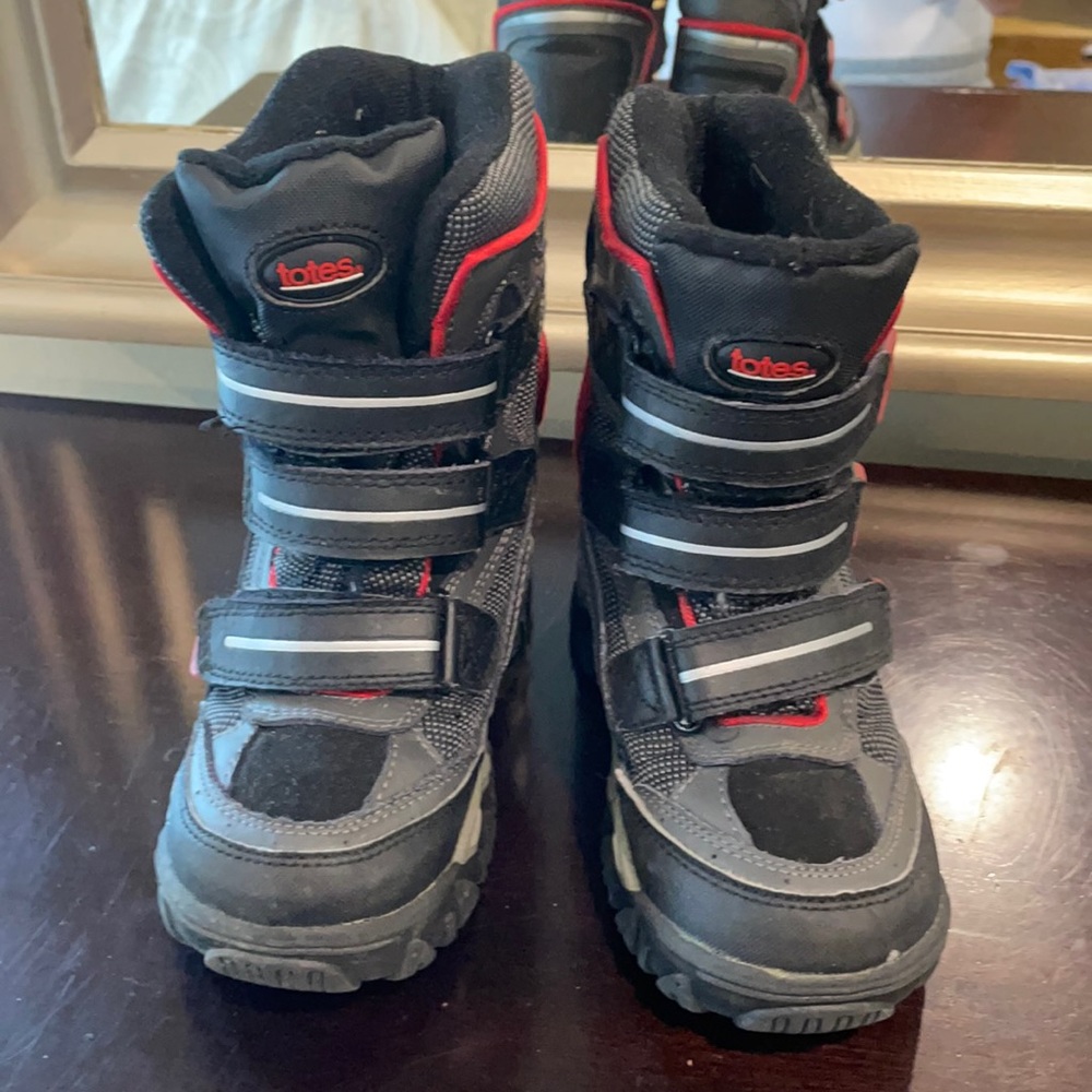 Totes snow boots